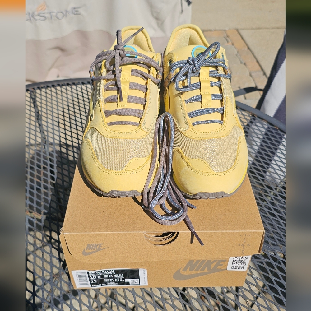 Travis Scott Nike Air Max 1 Cactus Jack Saturn Gold - Picture 2 of 9